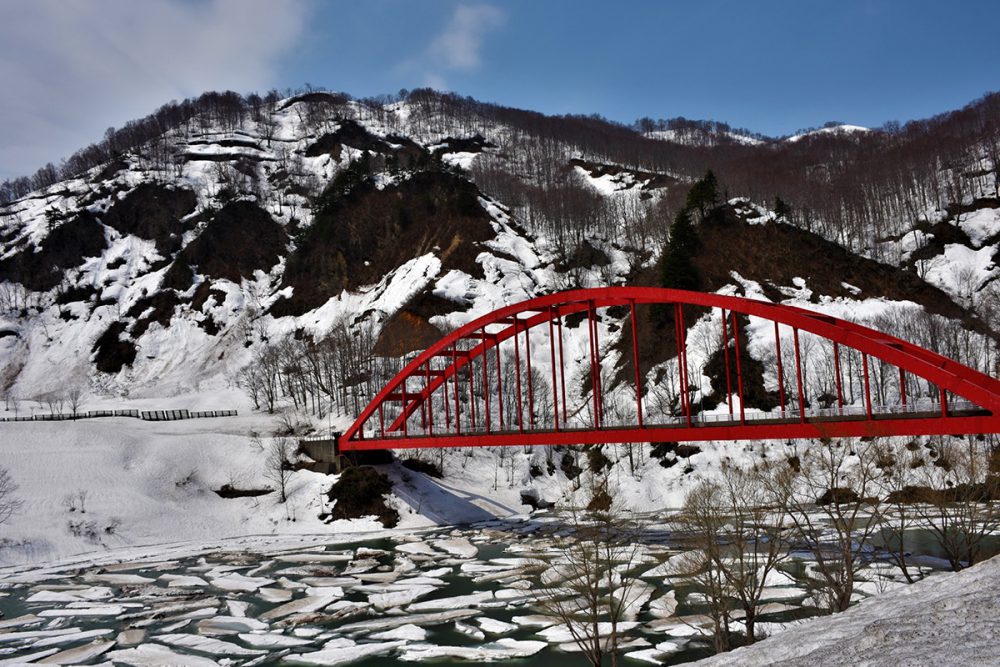 破間川渓谷　雪流れ