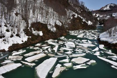 破間川渓谷　雪流れ