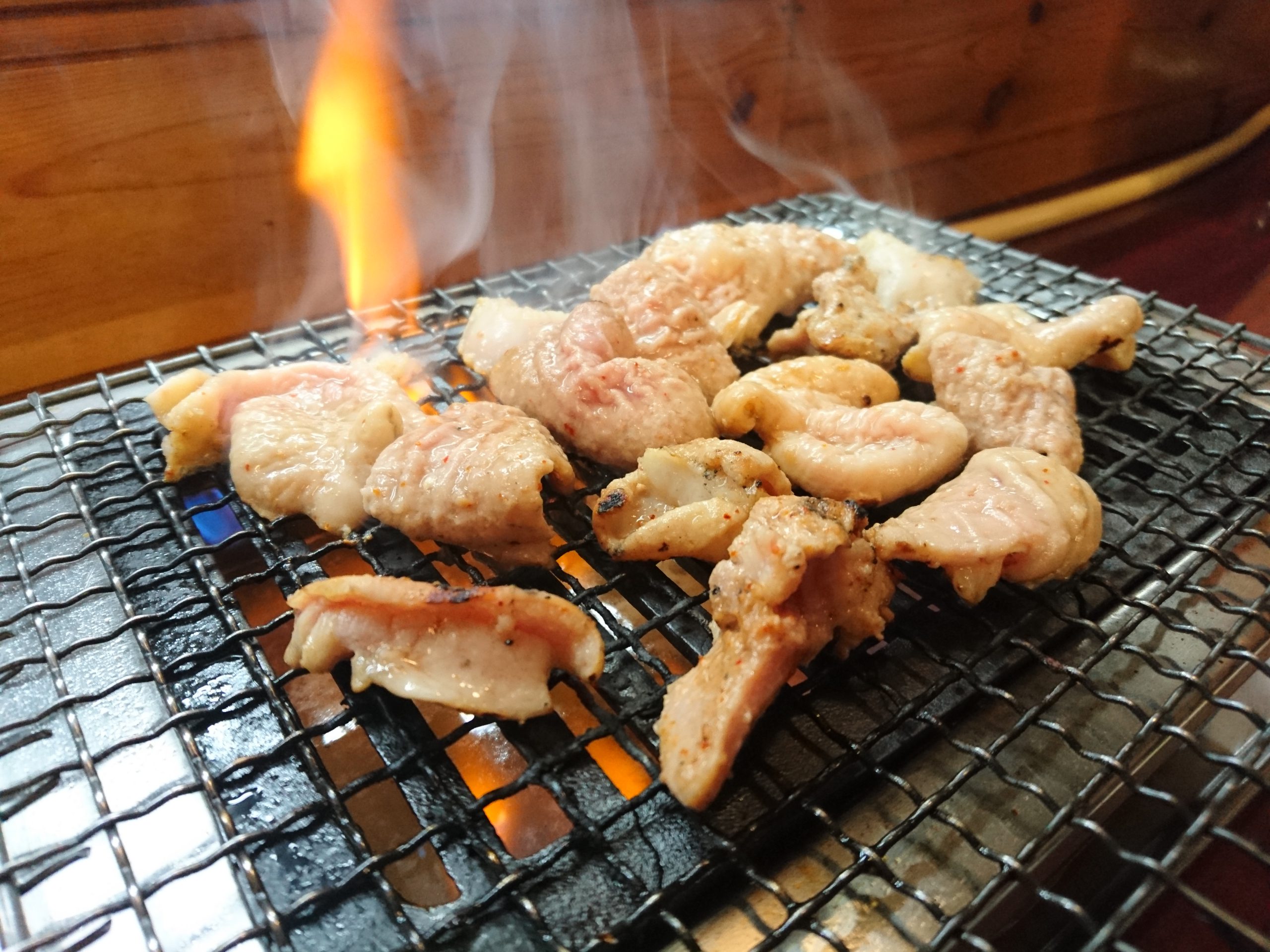 魚沼に来たら食べてみて 地元グルメ 生 もつ焼き 魚沼市観光協会