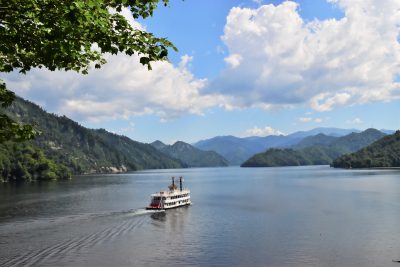奥只見湖遊覧船