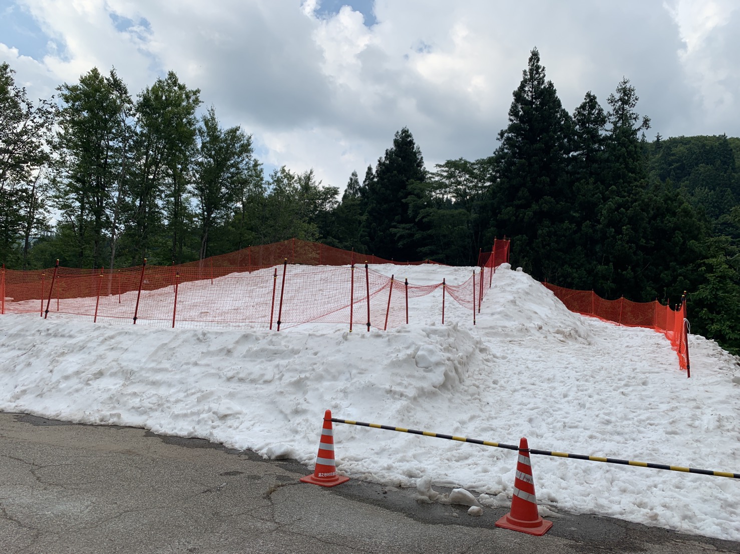 夏でも雪を楽しめる うおぬま夏の雪まつり21開催 魚沼市観光協会