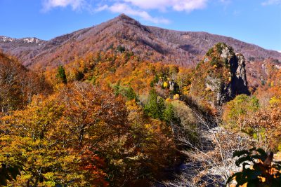 たつがら岩と守門岳