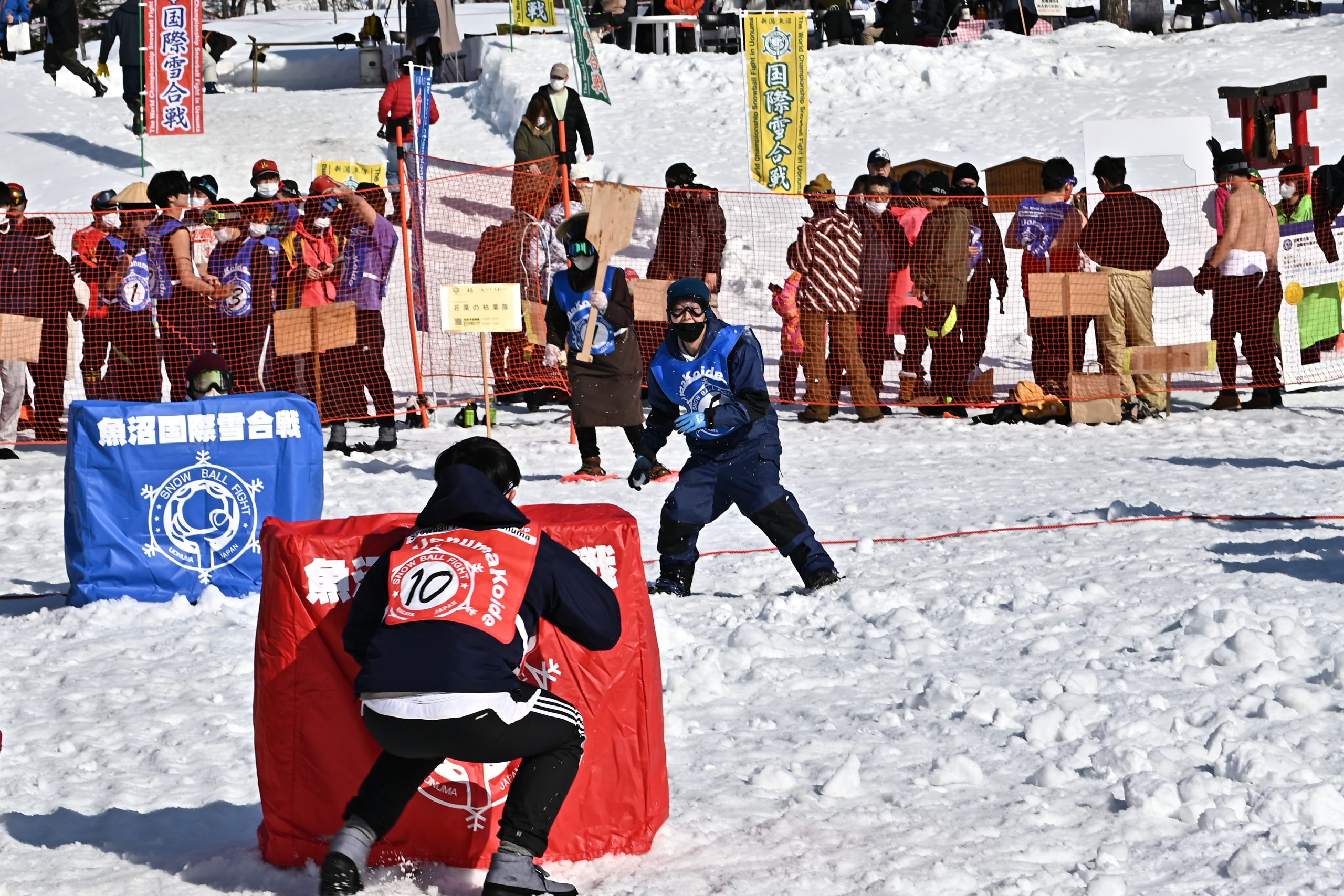 極寒の中で水をかけられる！？「雪中花水祝」を見に行こう！冬の魚沼市