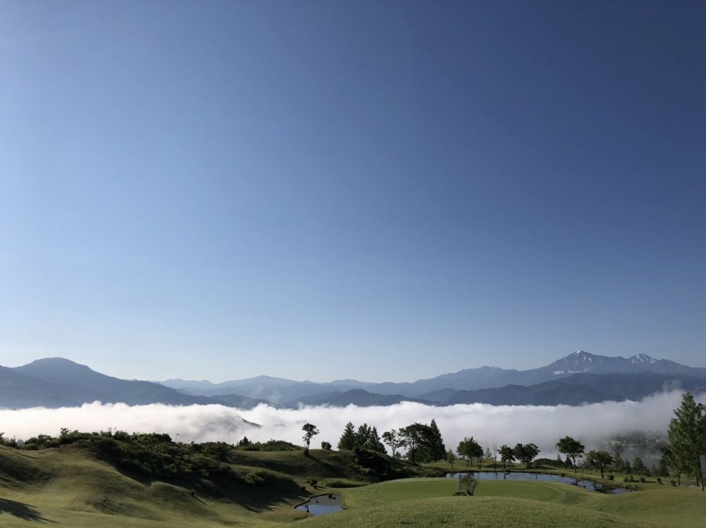 越後ゴルフ倶楽部　雲海と駒ヶ岳